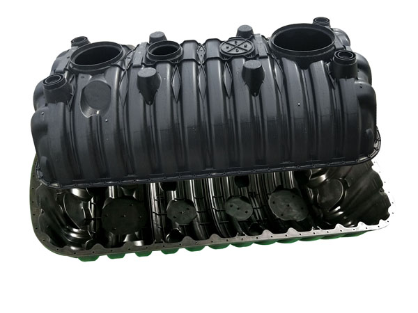 <b>2.0三格式化粪池</b>